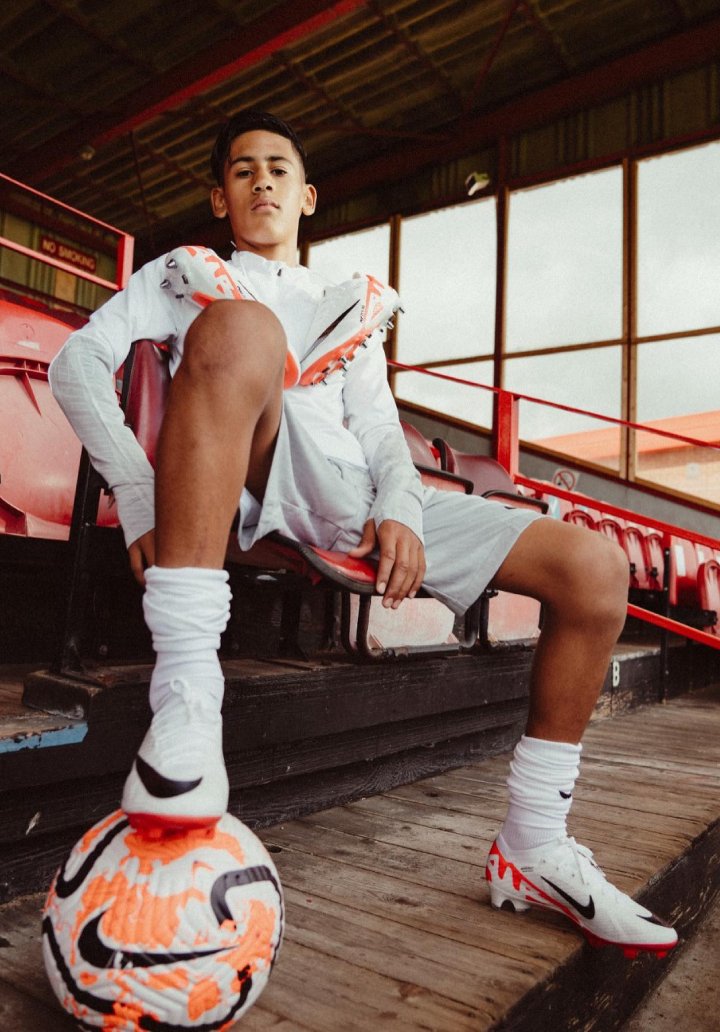"Messi nhí" gây sốt M.U, được Amorim đôn lên đội 1 ở tuổi 14 3 Who is JJ Gabriel, Manchester United's 'Kid Messi'?