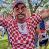 #Deportes | Alberto Mora (@betomora10) compartió con los hinchas de Croacia en la previa del duelo ante Panamá.