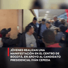 #EnRedes | Jóvenes se manifiestan en la carrera 7 con calle 26, en el centro de Bogotá, en apoyo a Iván Cepeda.