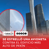 #Internacional | Una avioneta se estrelló este viernes 26 de junio en Pekín contra el China Zun, el edificio más alto de la capital china, sin que por el momento se conozcan las causas del suceso.