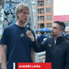 #Deportes | Andrés Llinás y su esposa, Sofía Escobar, acompañaron a los hinchas de Millonarios en el punto de acopio organizado por las barras del equipo y algunos medios partidarios en el costado oriental del estadio El Campín.