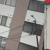#ServicioInformativo | Edificio cercano a la clinica La Presentación colpasó y provocó que vías de acceso al centro medico permanezcan cerradas.